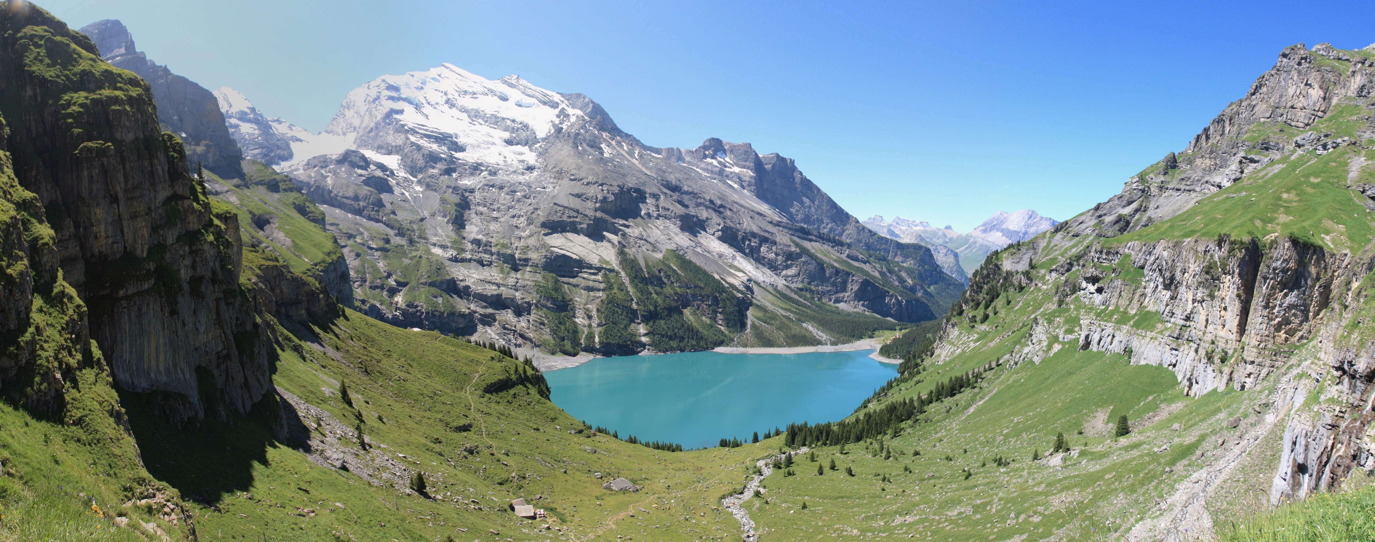 View south to Oeschinensee coming down from Hohtürli, with Doldenhorn (3638m) rising behind.
